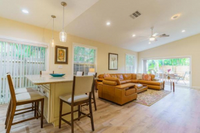 Siesta Get Away - A Beautiful NEW Tropical Escape 1 Block From The Water